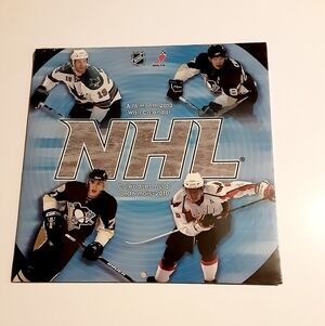 NHL 2010 Wall Calendar 16-Month Hockey Teams Players Sports Collectibles